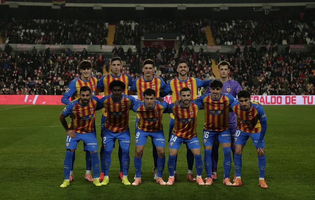 Valencia team posing for a group photo