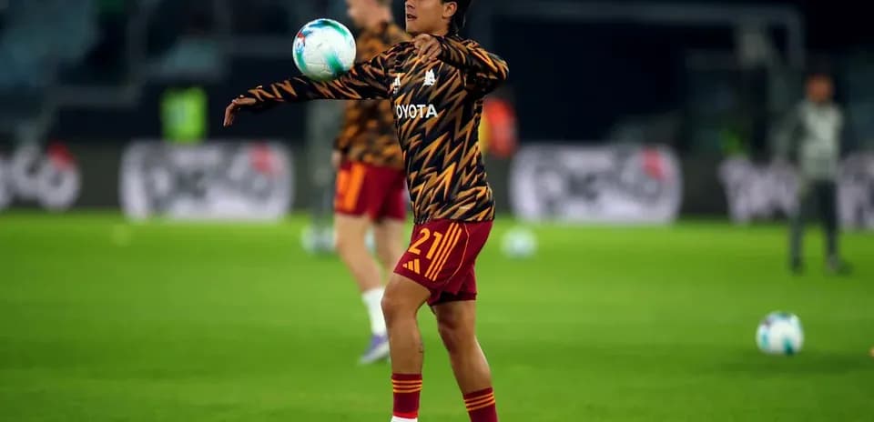 Player warming up and juggling the ball during training