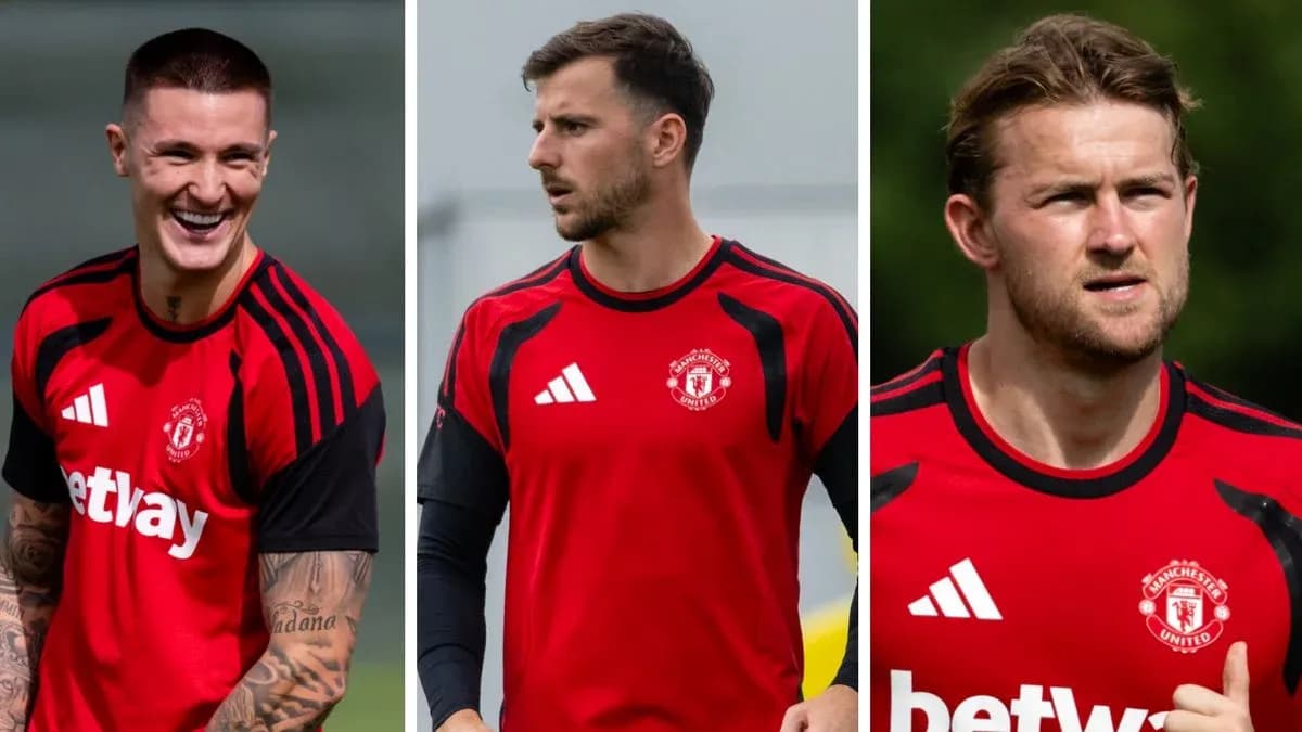 Three Manchester United players in training gear