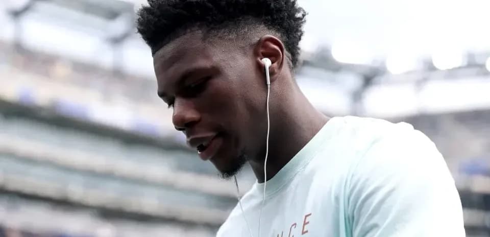 Player wearing headphones before the match