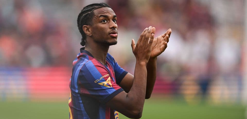 Alejandro Balde Set to Exit Barcelona as Manchester United Pursue Transfer Talks