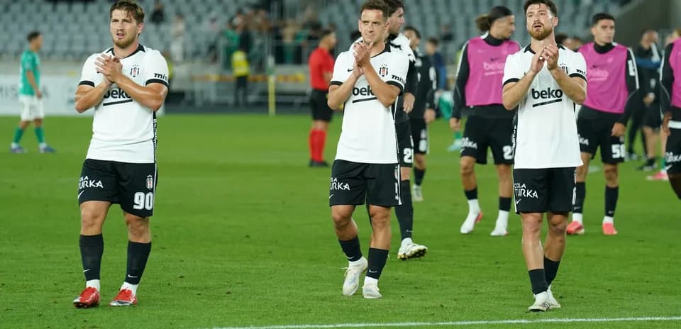 Beşiktaş players applauding fans after match Beşiktaş players applauding fans after match