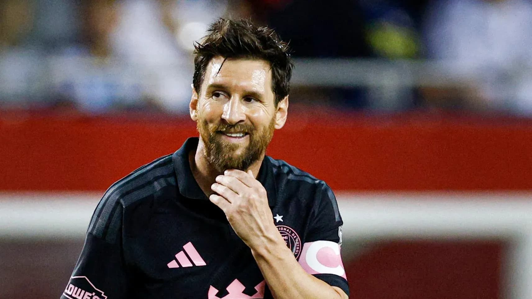 Player wearing black jersey during soccer match Player wearing black jersey during soccer match