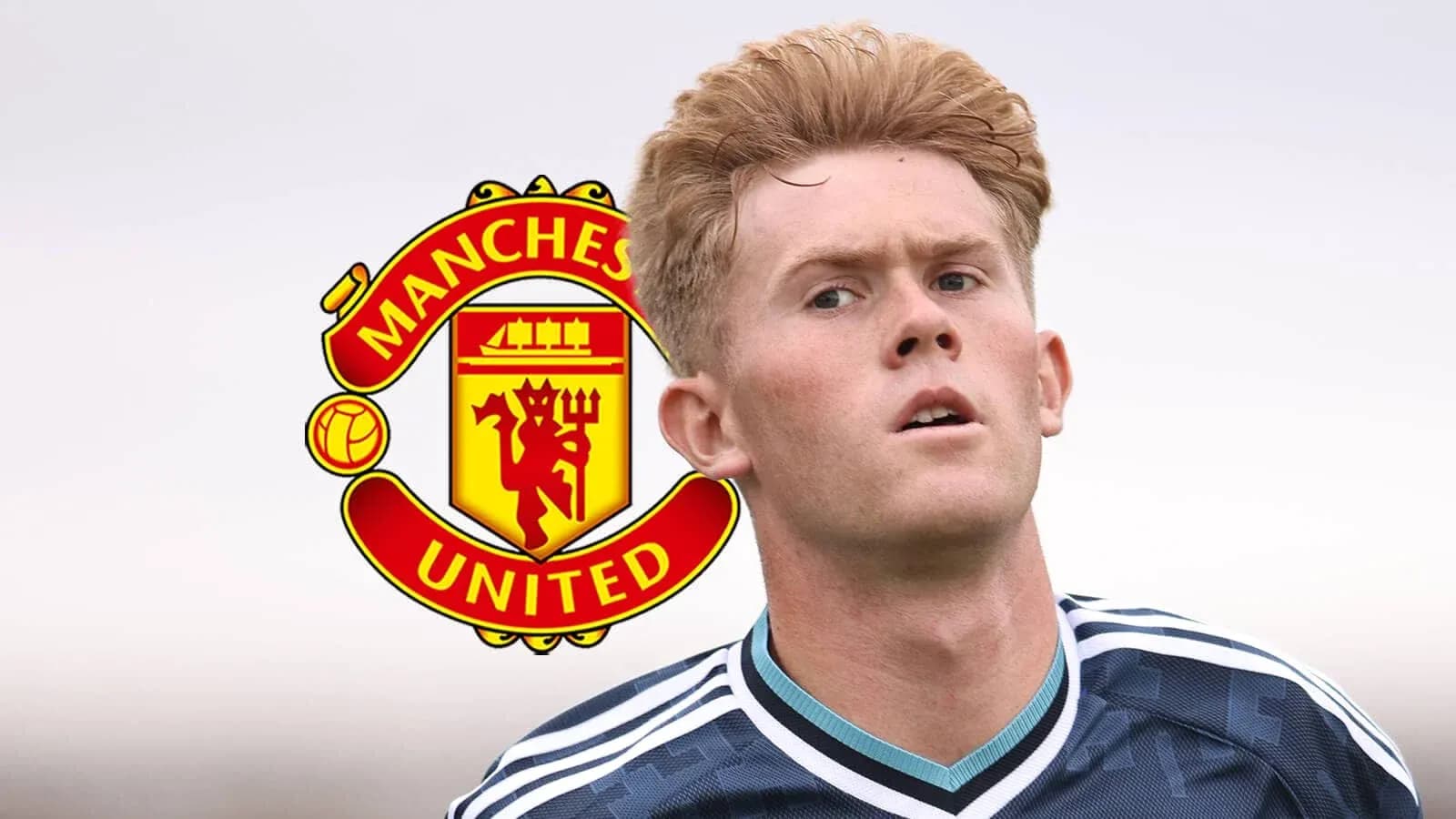 Player in Manchester United kit looking ahead Player in Manchester United kit looking ahead
