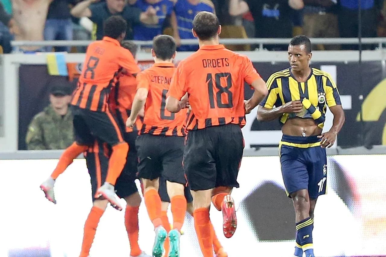 Shakhtar Donetsk players celebrating a goal Shakhtar Donetsk players celebrating a goal