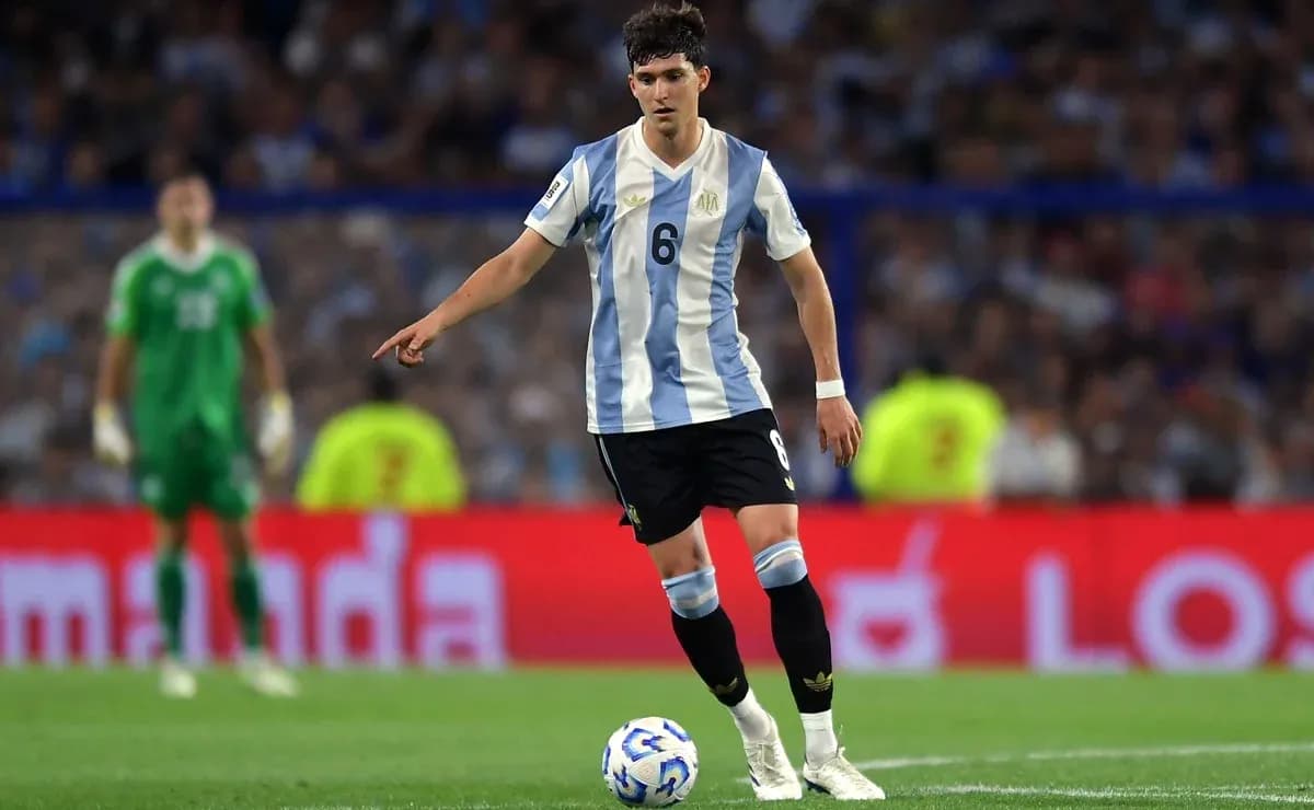 Argentinian player with ball during match action Argentinian player with ball during match action