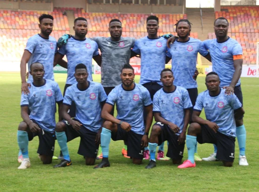 Niger Tornadoes team posing for photo Niger Tornadoes team posing for photo