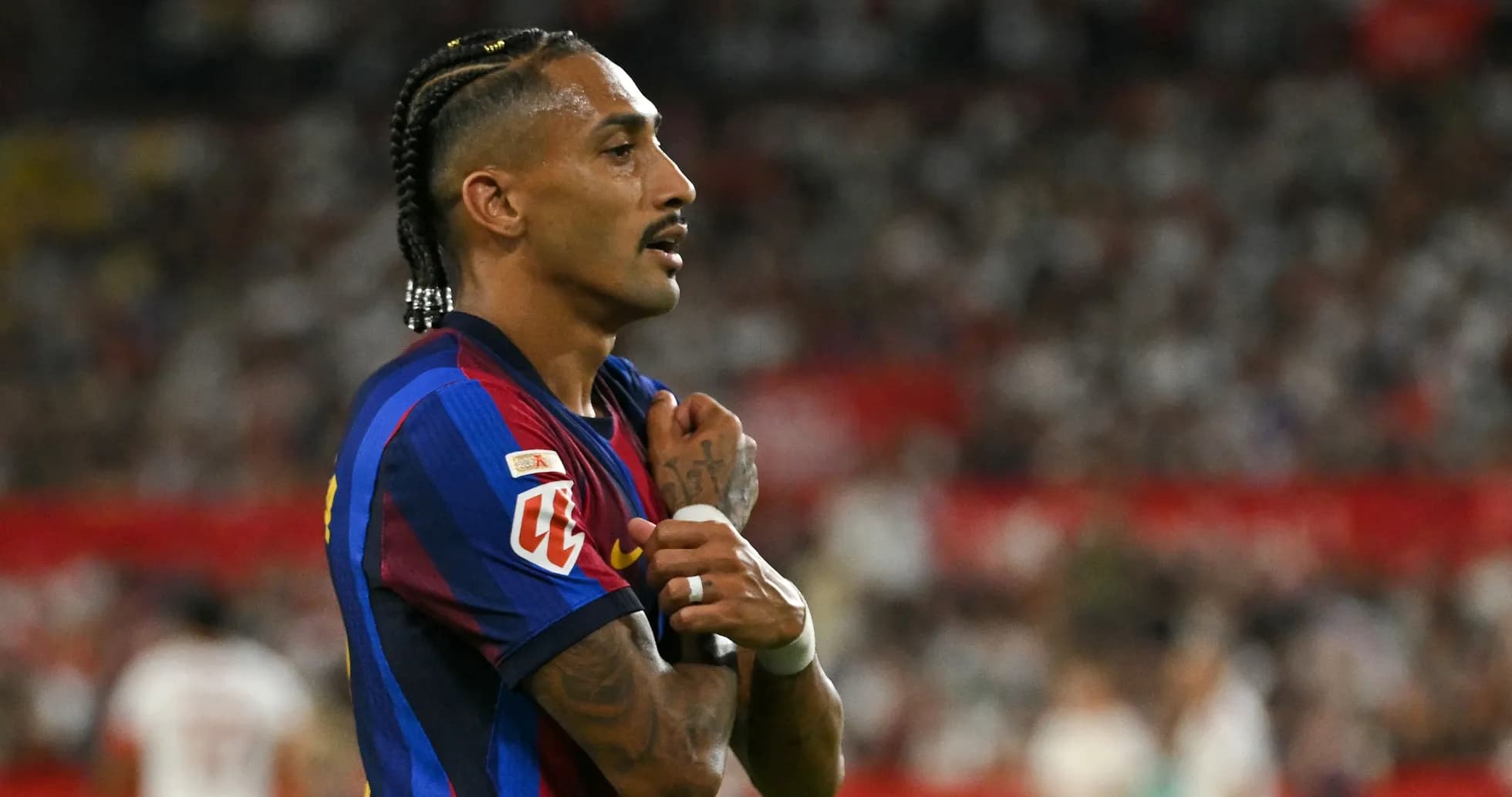 Player in FC Barcelona jersey during match action Player in FC Barcelona jersey during match action