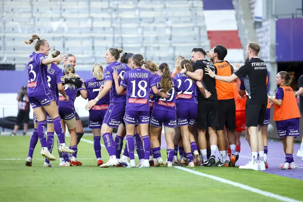 Austria Wien W team celebrating a goal Austria Wien W team celebrating a goal