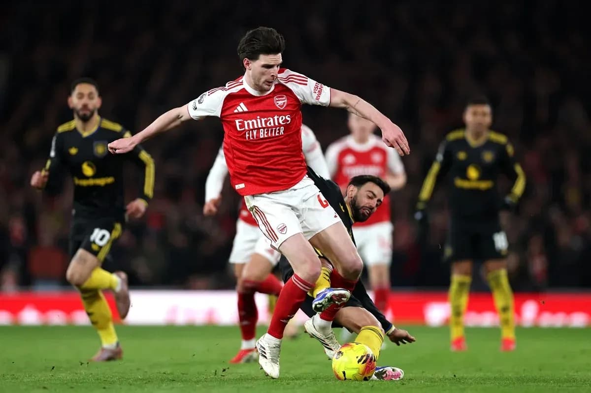 Arsenal player evading opponent during match action Arsenal player evading opponent during match action
