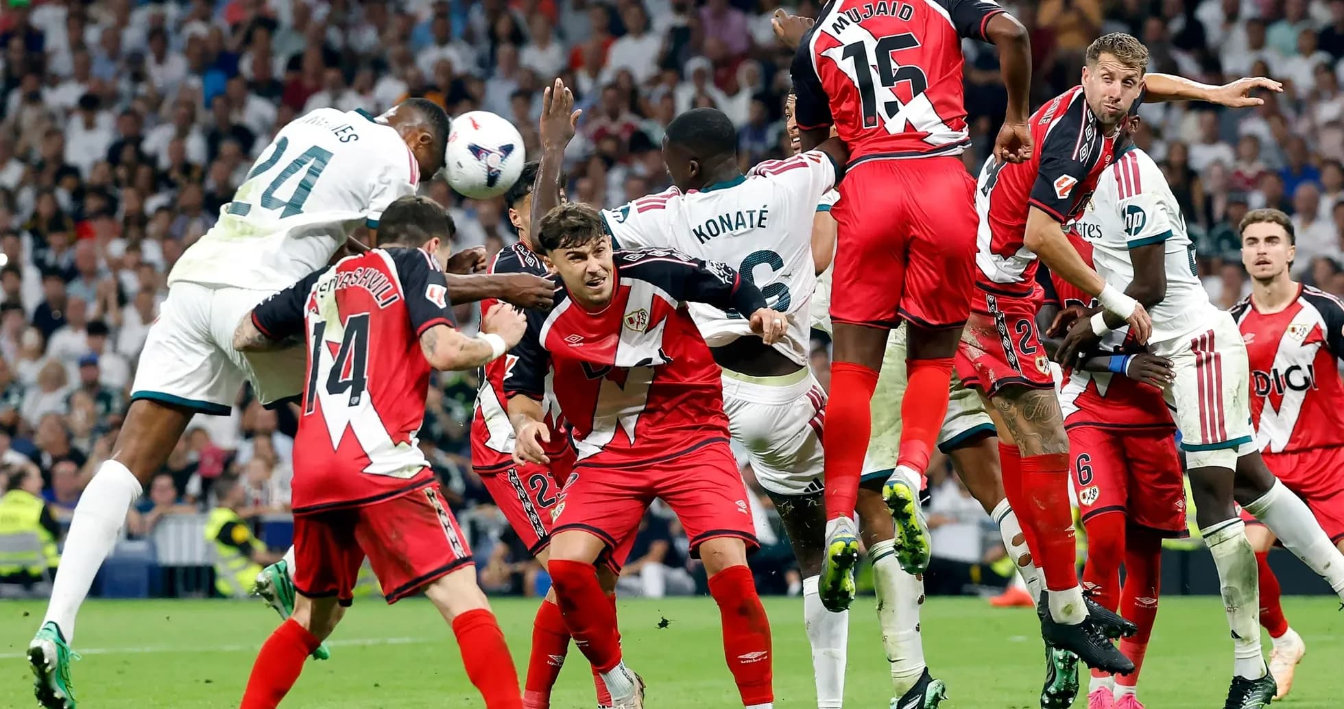 Players contesting a corner during Real Madrid match Players contesting a corner during Real Madrid match