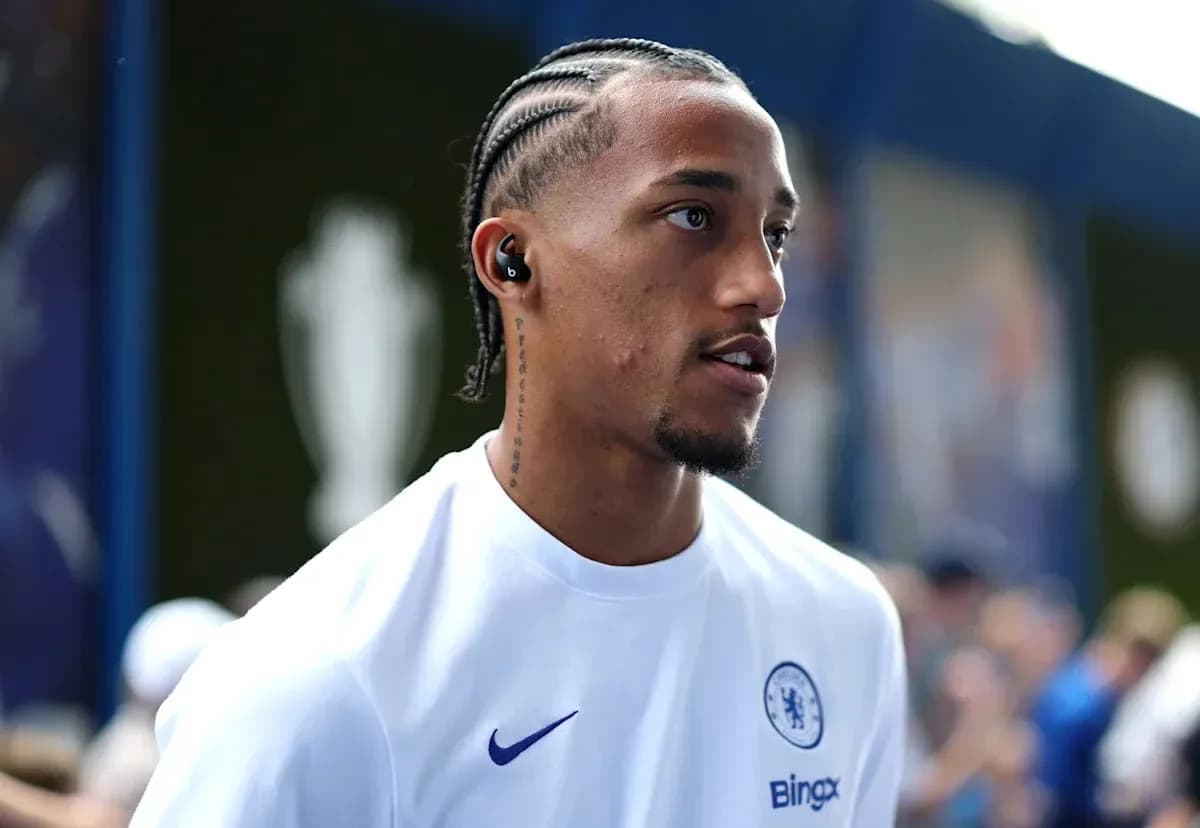 Player walking while wearing Chelsea training shirt Player walking while wearing Chelsea training shirt