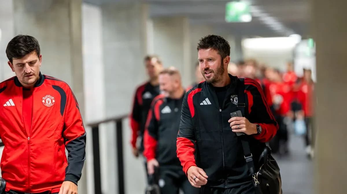 Manchester United team arriving in training attire Manchester United team arriving in training attire