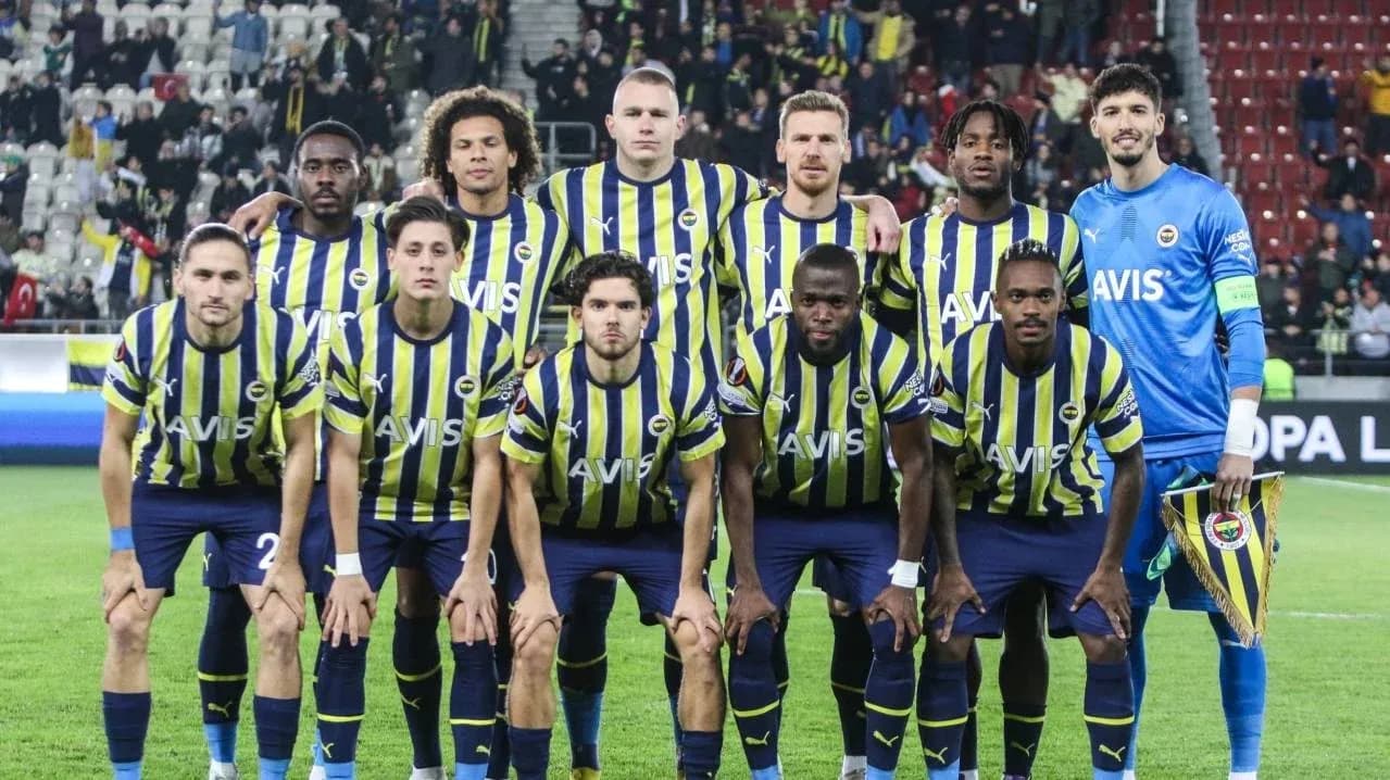 Fenerbahçe team lineup before the match Fenerbahçe team lineup before the match