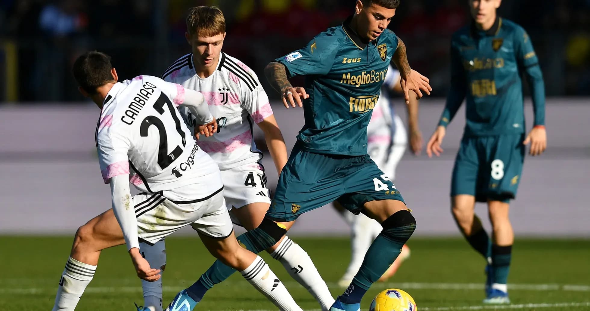 Frosinone and Juventus players in action Frosinone and Juventus players in action