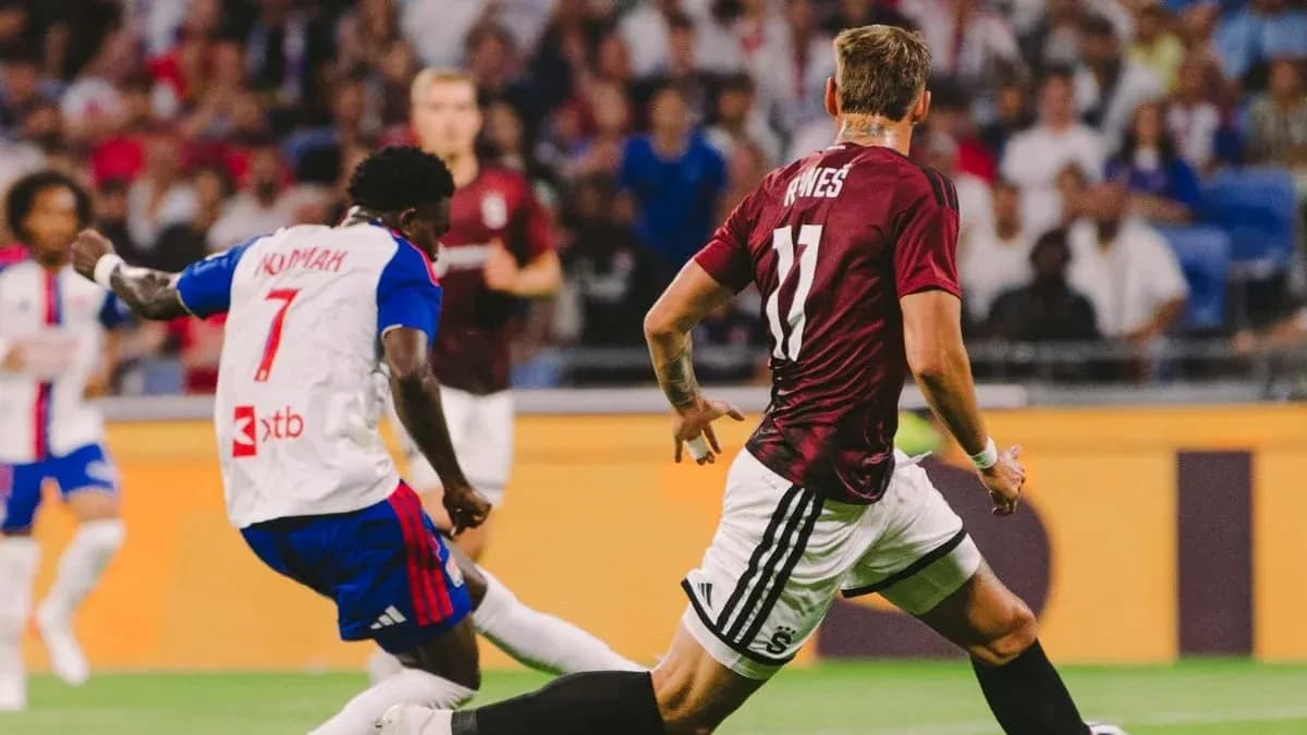 Lyon player competing against Sparta Praha Lyon player competing against Sparta Praha