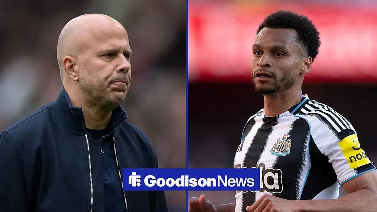 Coach and player from Newcastle United during match Coach and player from Newcastle United during match