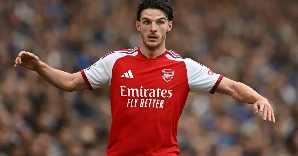 Player in Arsenal kit during match action Player in Arsenal kit during match action