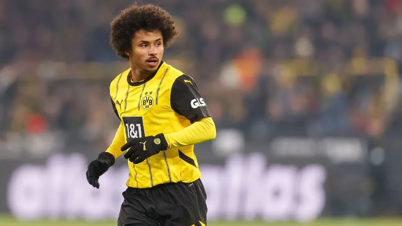 Player in Borussia Dortmund jersey during match Player in Borussia Dortmund jersey during match