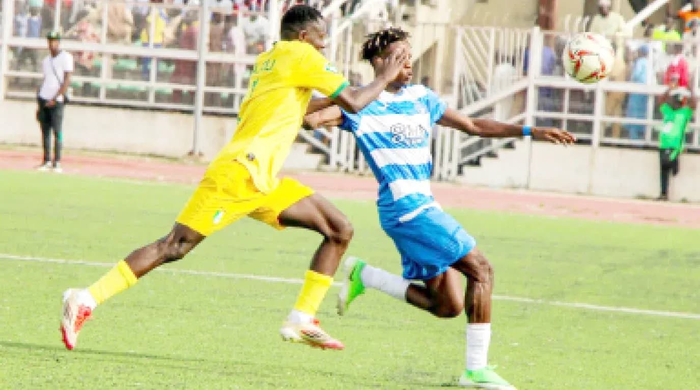 Ikorodu City player challenges Enugu Rangers player Ikorodu City player challenges Enugu Rangers player