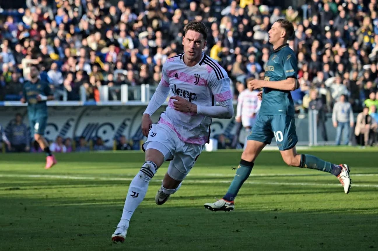Juventus player celebrating a goal against Frosinone Juventus player celebrating a goal against Frosinone