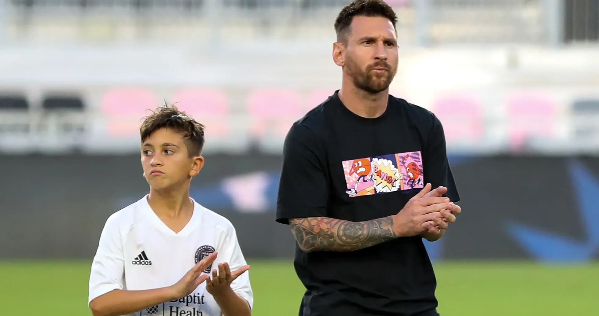 Lionel Messi and a child clapping on the field Lionel Messi and a child clapping on the field