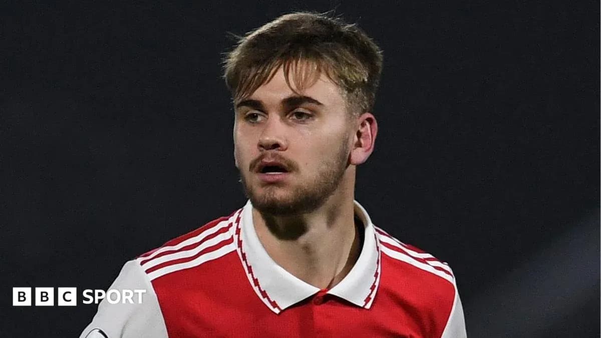 Player in Arsenal kit during a match Player in Arsenal kit during a match