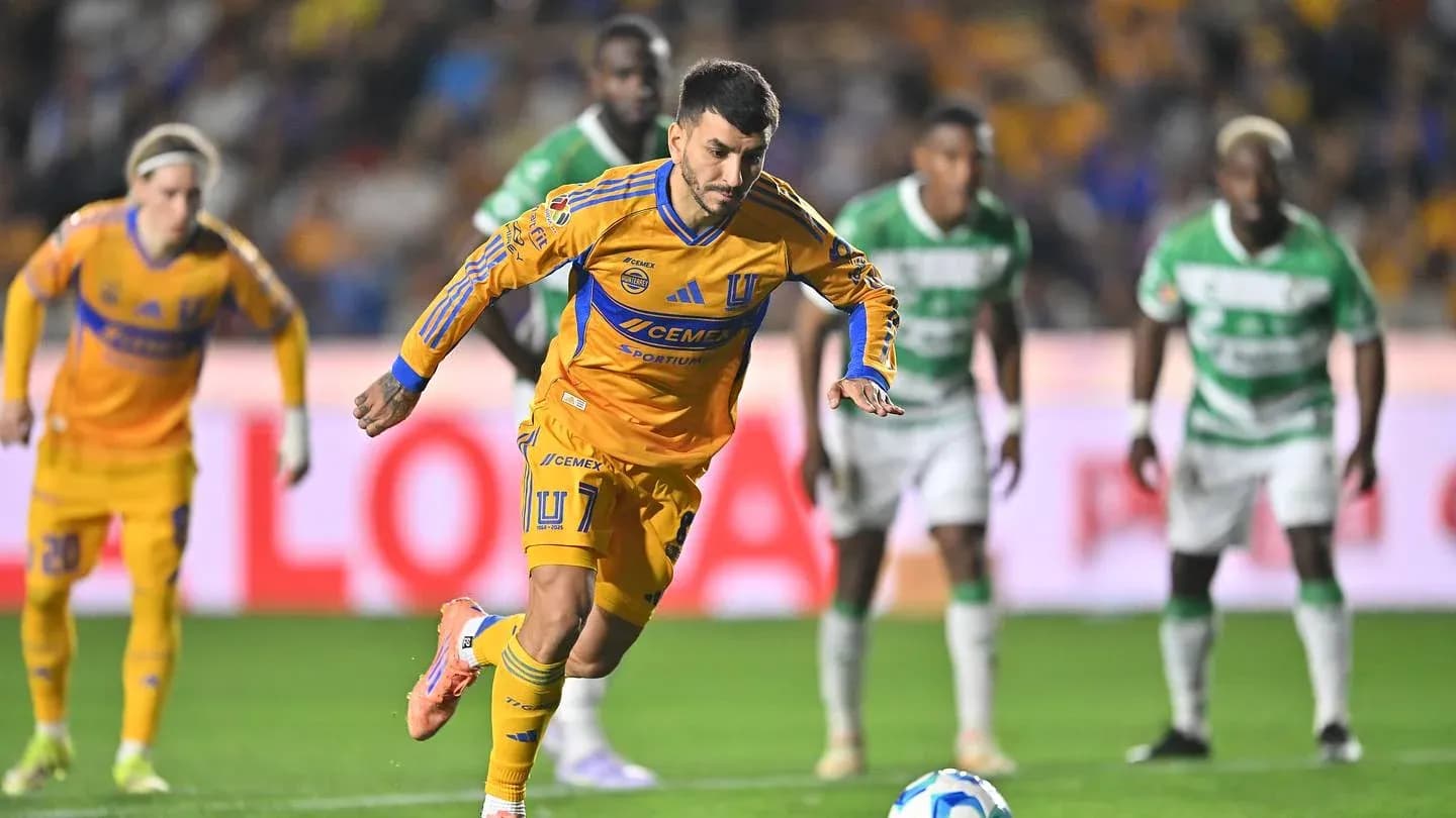 Tigres UANL player preparing to kick the ball Tigres UANL player preparing to kick the ball