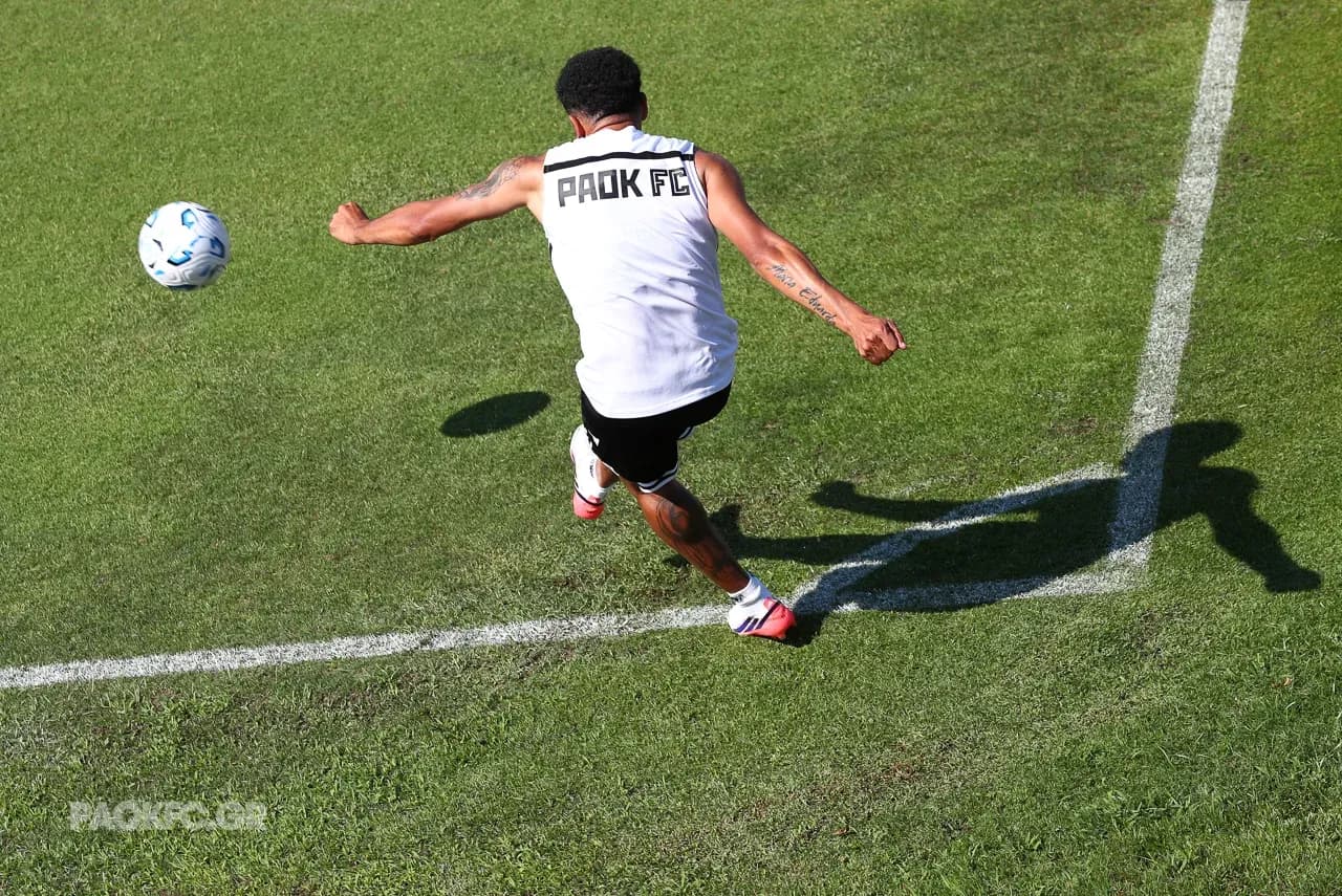 Player taking a corner kick for PAOK Player taking a corner kick for PAOK