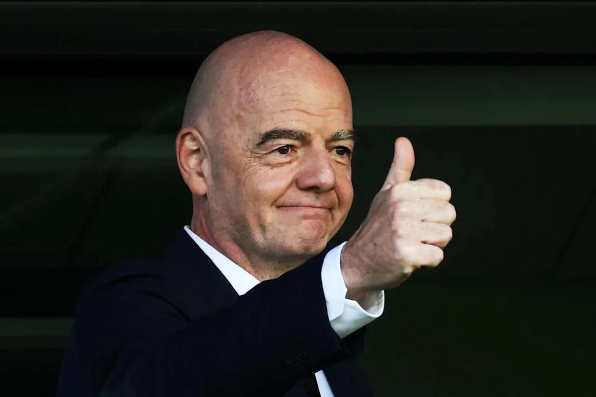 Official giving a thumbs up gesture Official giving a thumbs up gesture
