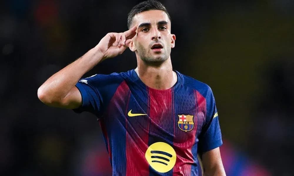 Player saluting fans while wearing FC Barcelona jersey Player saluting fans while wearing FC Barcelona jersey