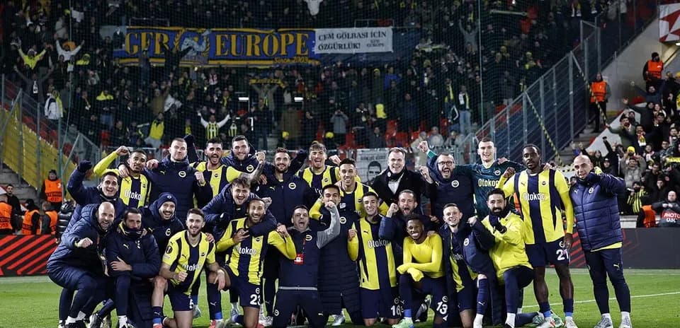 Fenerbahçe players celebrating with fans Fenerbahçe players celebrating with fans