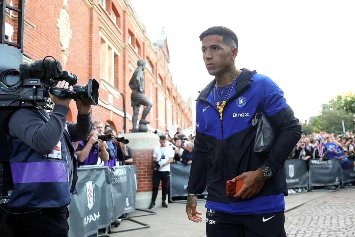 Player arriving at stadium with cameras present Player arriving at stadium with cameras present