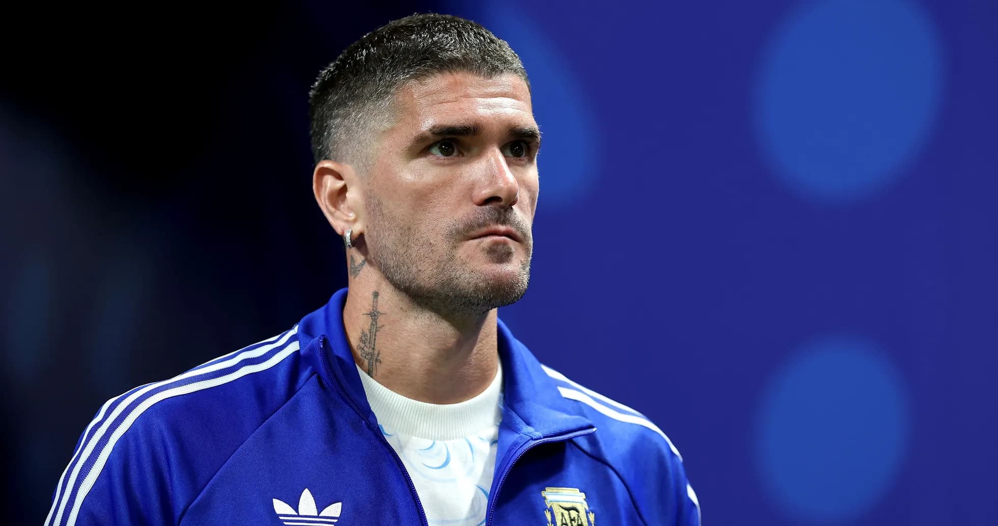 Player in blue jacket with Argentina emblem Player in blue jacket with Argentina emblem