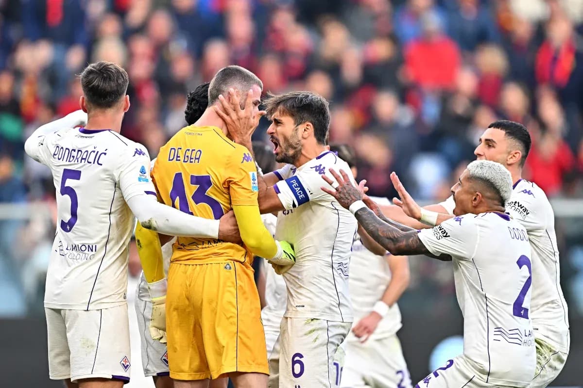 Fiorentina players celebrating with De Gea Fiorentina players celebrating with De Gea