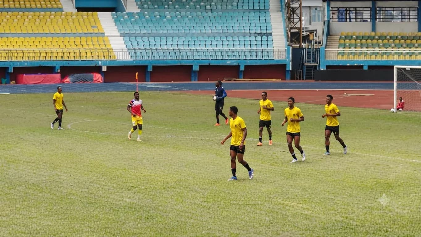 Warri Wolves players training on the field Warri Wolves players training on the field