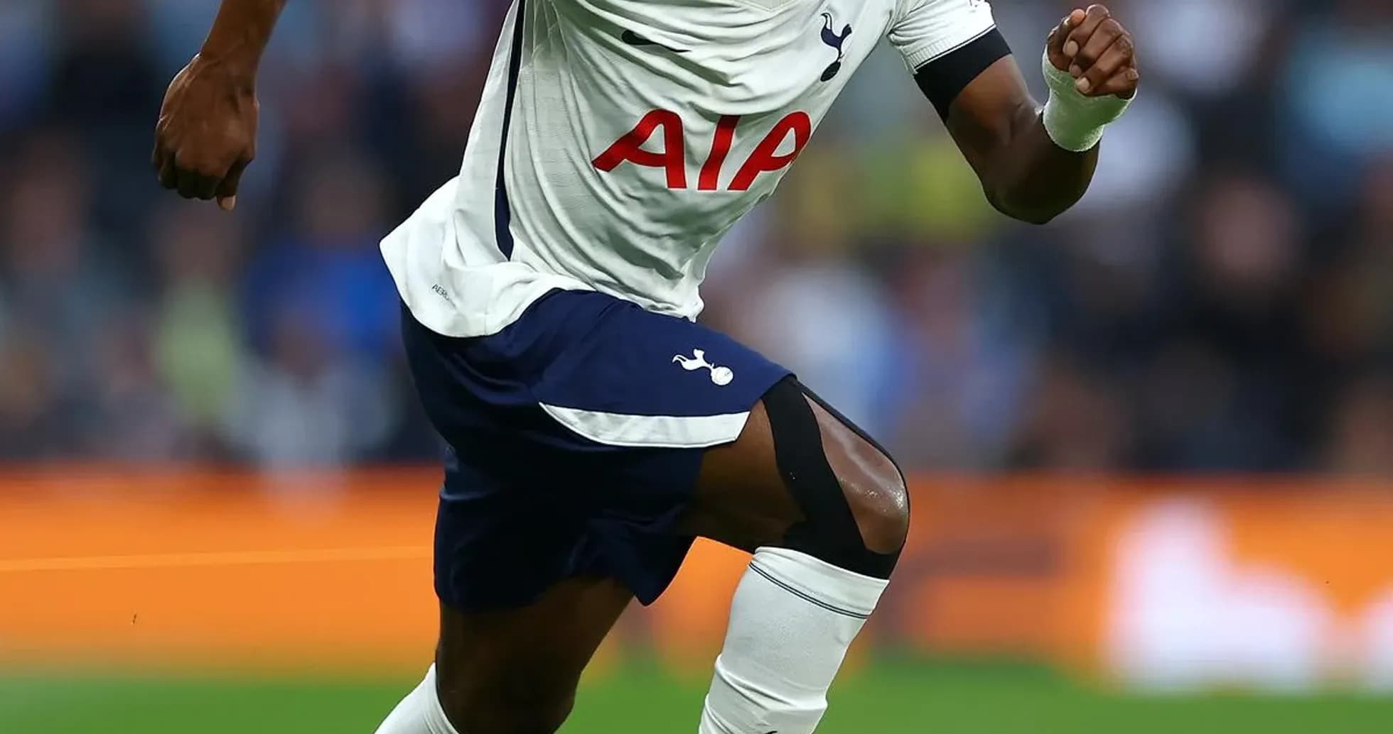 Tottenham player sprinting towards the ball Tottenham player sprinting towards the ball