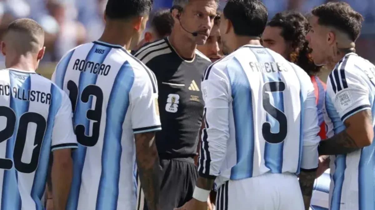 Argentinian players discussing with the referee during match Argentinian players discussing with the referee during match