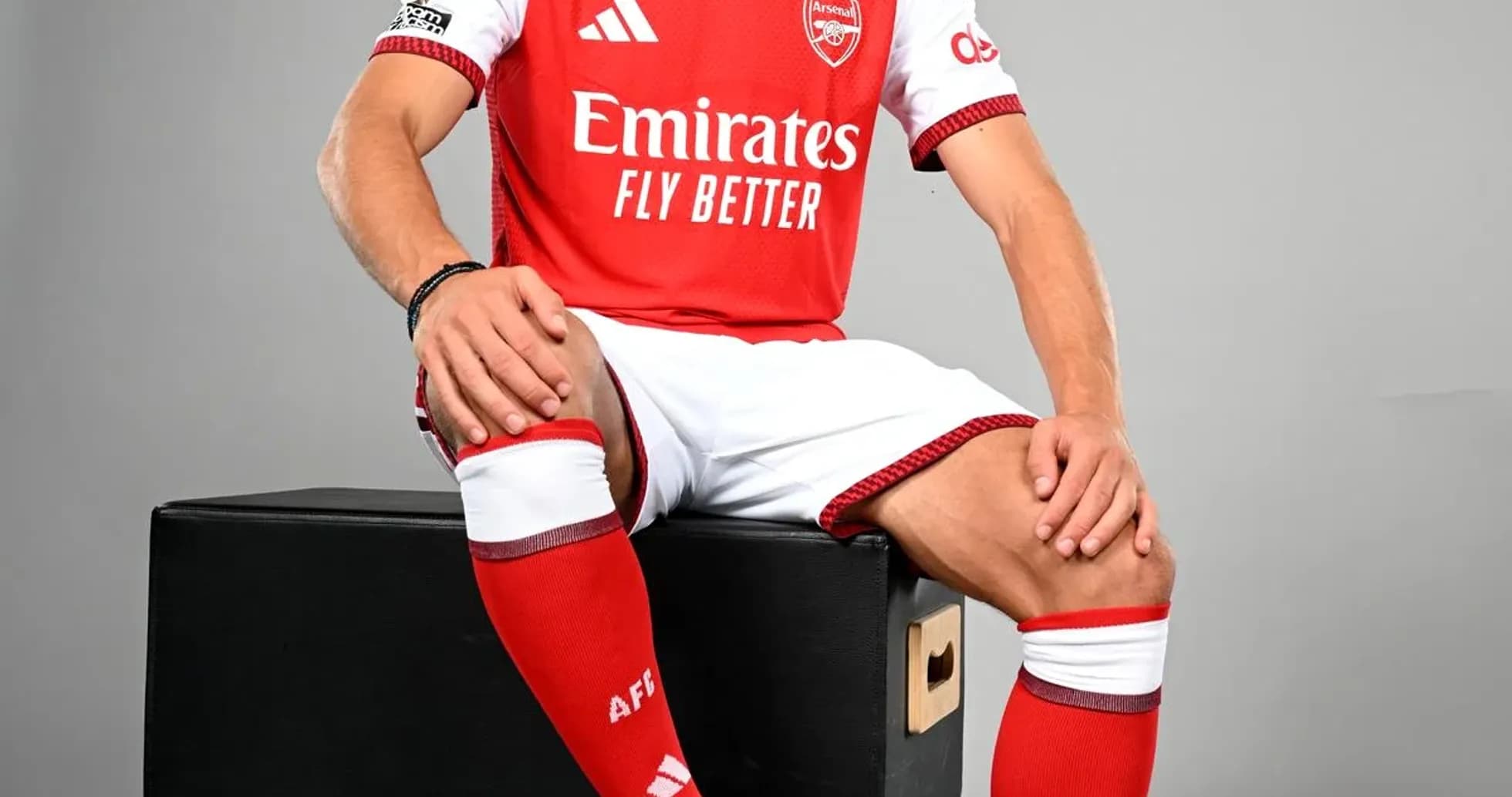 Player in Arsenal kit posing with soccer ball Player in Arsenal kit posing with soccer ball