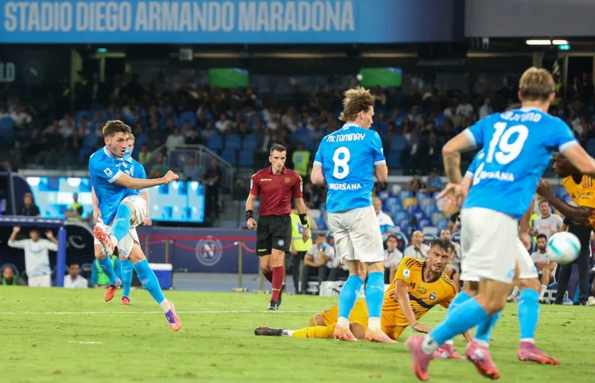 Napoli player taking a shot on goal Napoli player taking a shot on goal