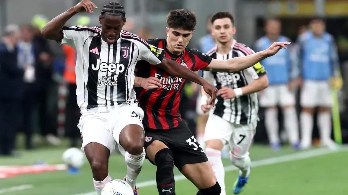 Juventus and AC Milan players battling for the ball Juventus and AC Milan players battling for the ball